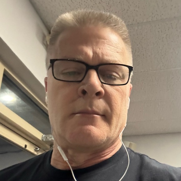 Meet your Posher, David - Picture 1 of 2